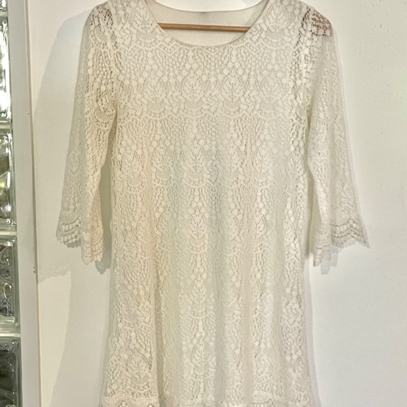 White lace dress with long flared sleeves - Picture 2 of 4
